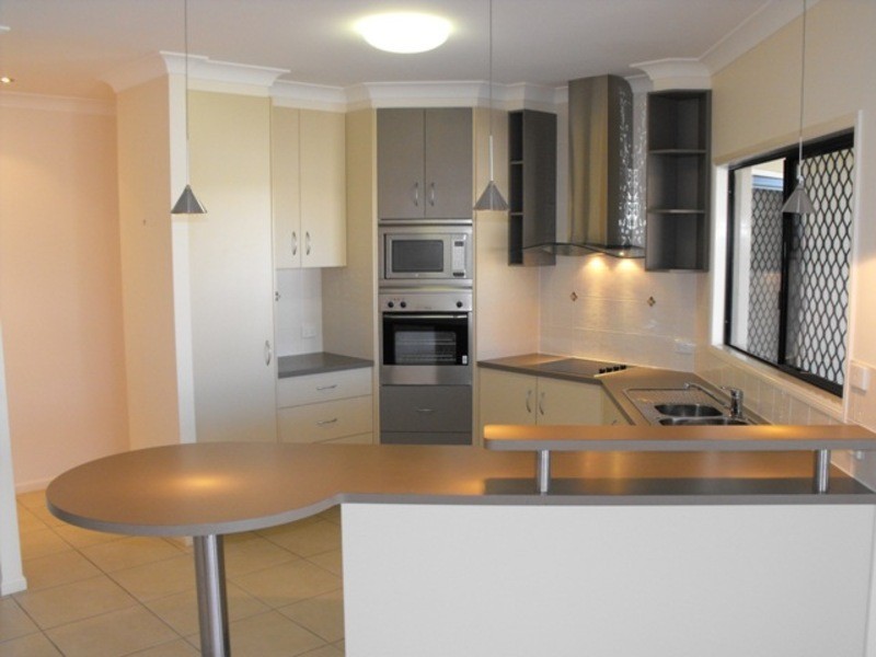 38  Greenview Drive, Mount Louisa QLD 4814