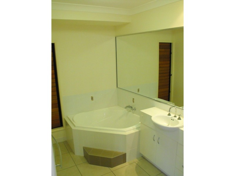 38  Greenview Drive, Mount Louisa QLD 4814