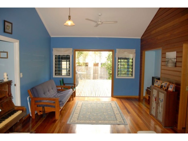 13 Whyte Street, Hermit Park QLD 4812