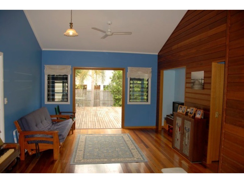 13 Whyte Street, Hermit Park QLD 4812