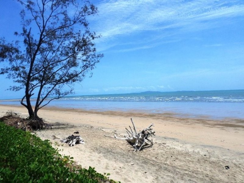 73 Cay Street, Saunders Beach QLD 4818