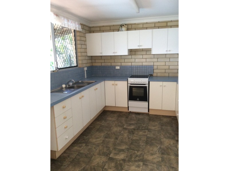 73 Cay Street, Saunders Beach QLD 4818