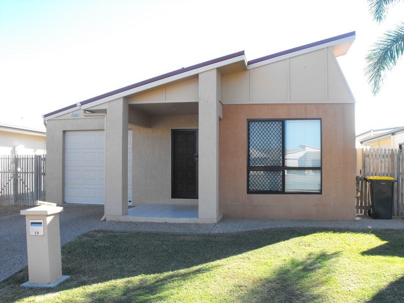 19 Laurie Motti Parade, Kirwan QLD 4817