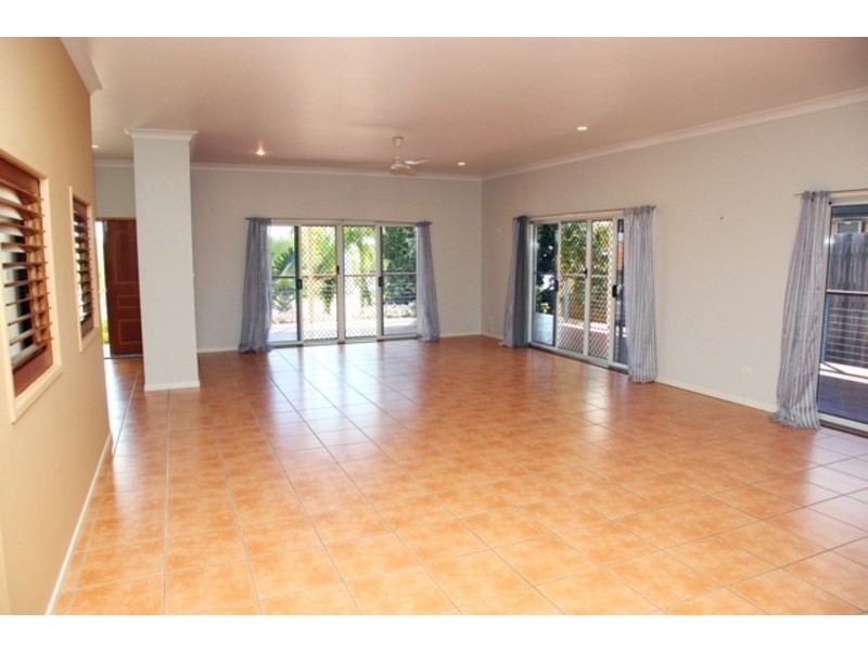 11 St Pauls Court, Mount Louisa QLD 4814