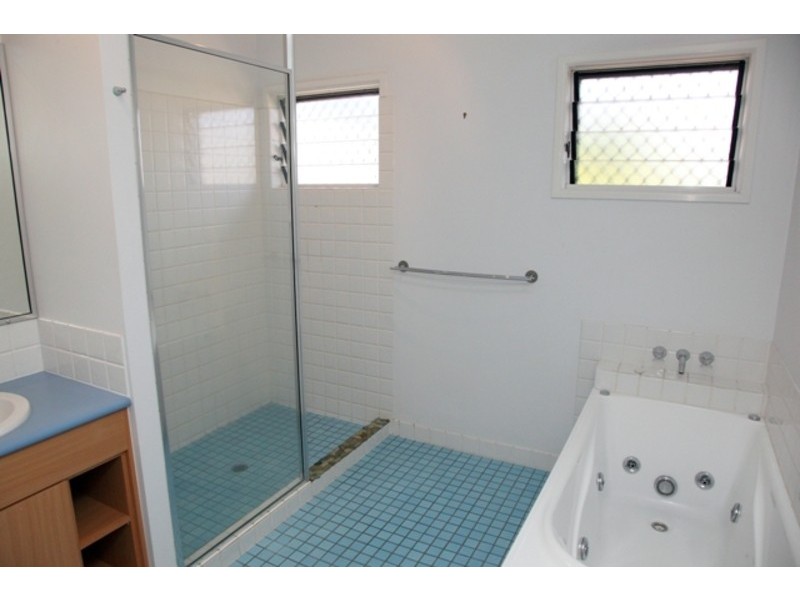 11 St Pauls Court, Mount Louisa QLD 4814