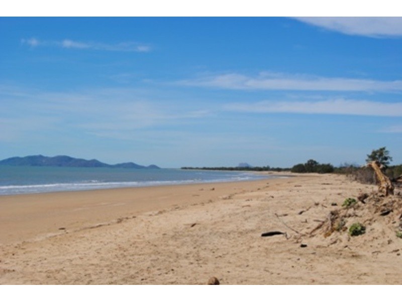 73 Cay Street, Saunders Beach QLD 4818