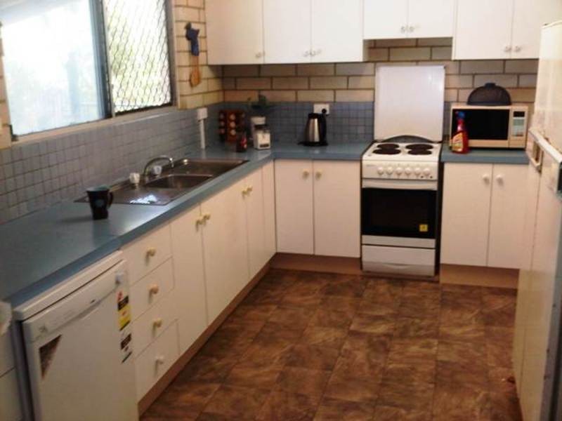 73 Cay Street, Saunders Beach QLD 4818