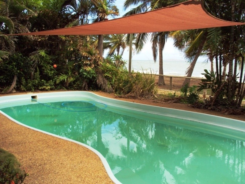 73 Cay Street, Saunders Beach QLD 4818