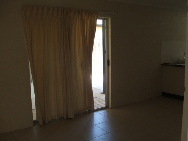 8 Stephanie Street, Rasmussen QLD 4815