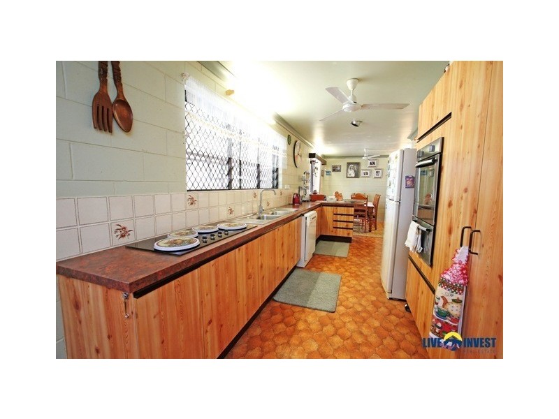 8 Brady Road, Oak Valley QLD 4811