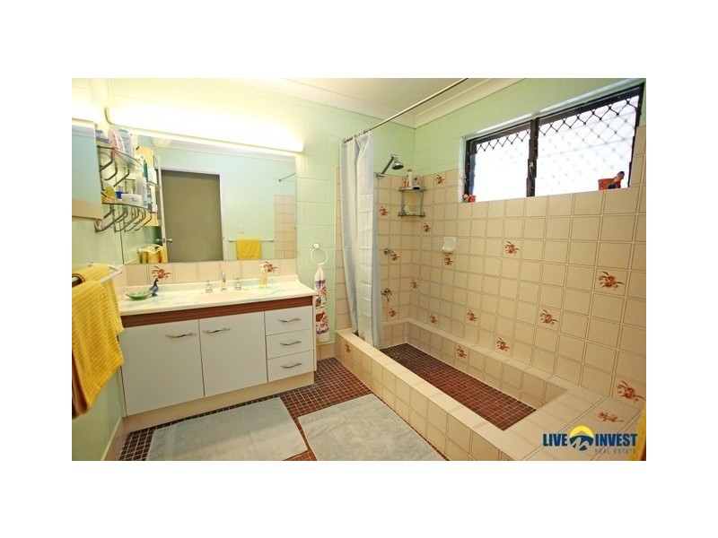 8 Brady Road, Oak Valley QLD 4811