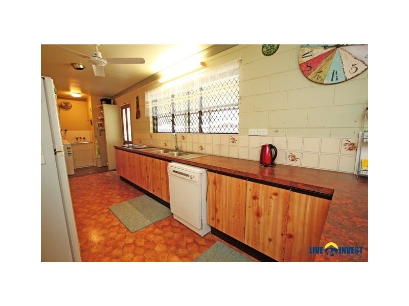 8 Brady Road, Oak Valley QLD 4811