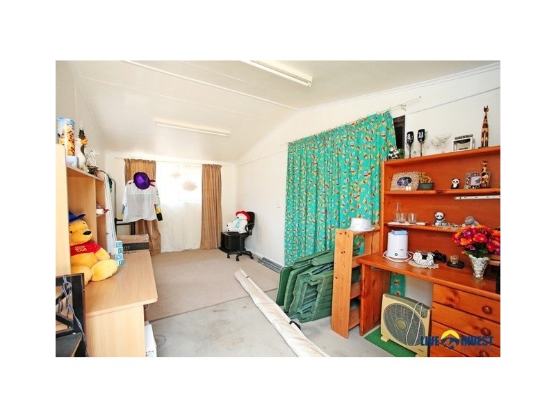 8 Brady Road, Oak Valley QLD 4811