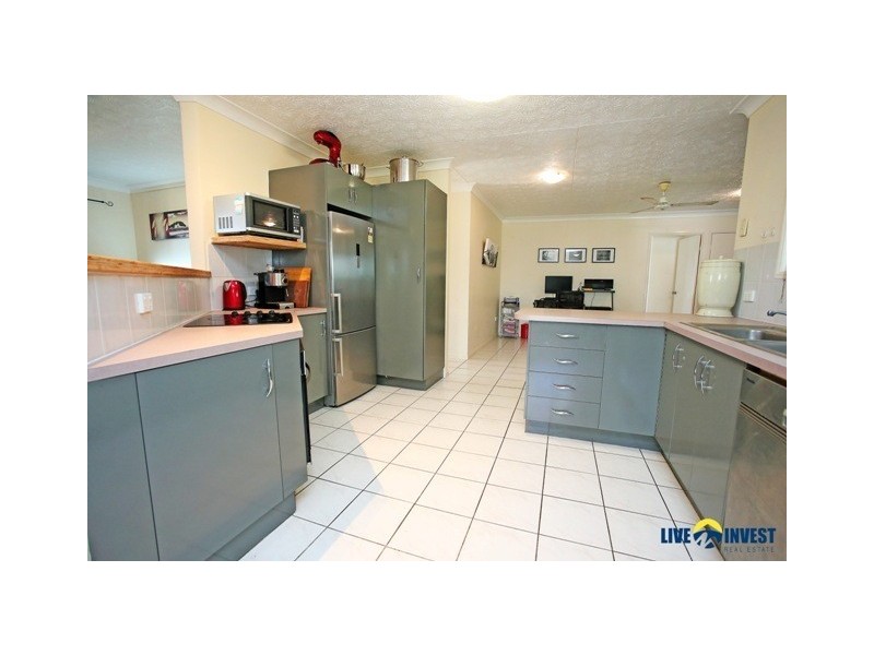 15 Feeney Avenue, Rasmussen QLD 4815