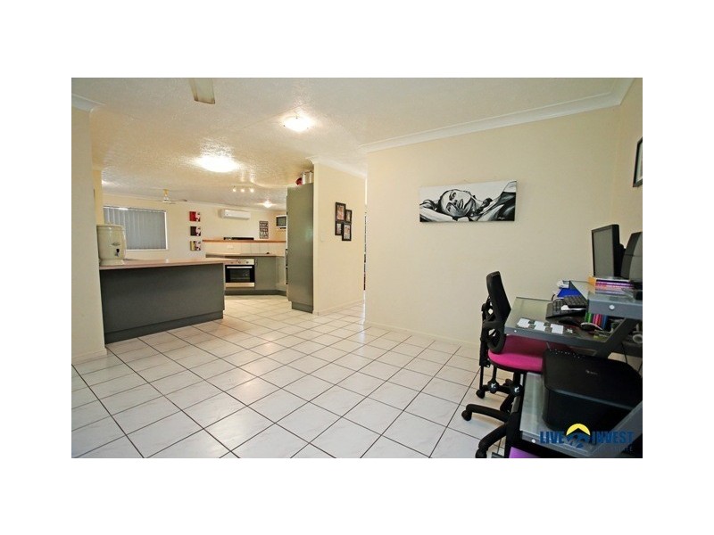 15 Feeney Avenue, Rasmussen QLD 4815