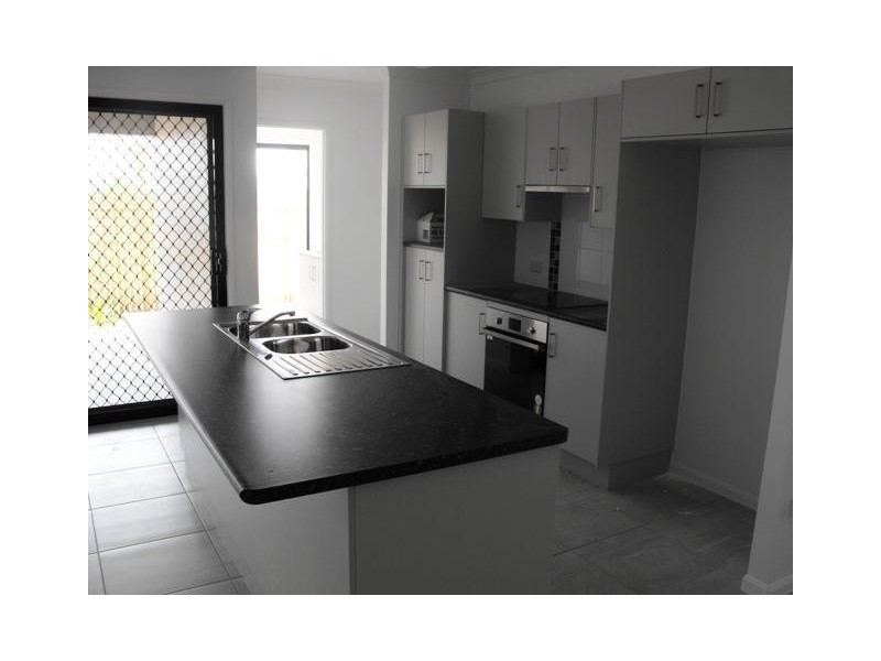 2/2 Claret Close, Condon QLD 4815