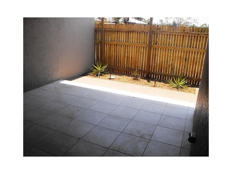 2/2 Claret Close, Condon QLD 4815