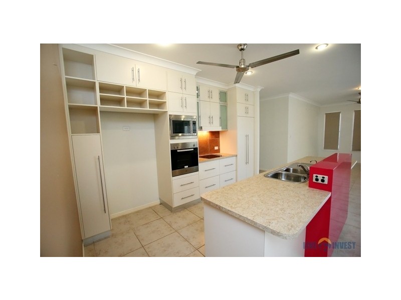 17 Hillock Crescent, Bushland Beach QLD 4818
