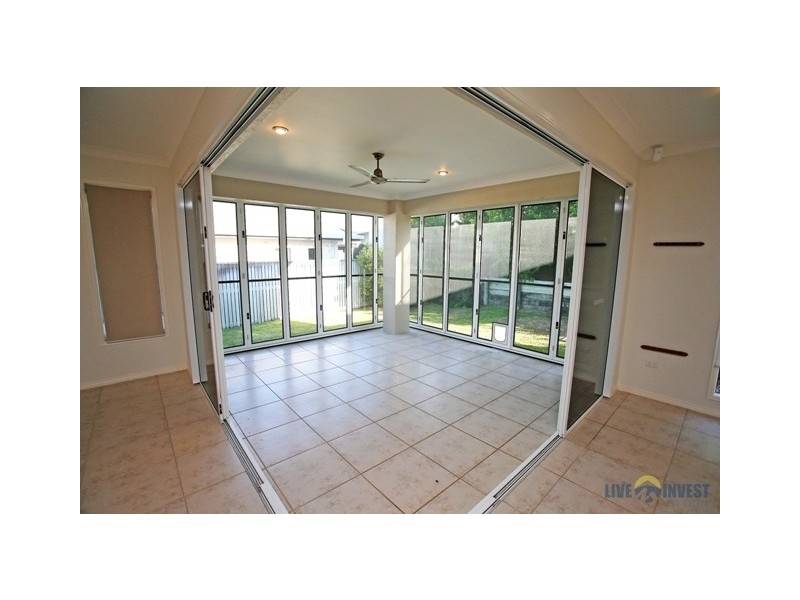 17 Hillock Crescent, Bushland Beach QLD 4818