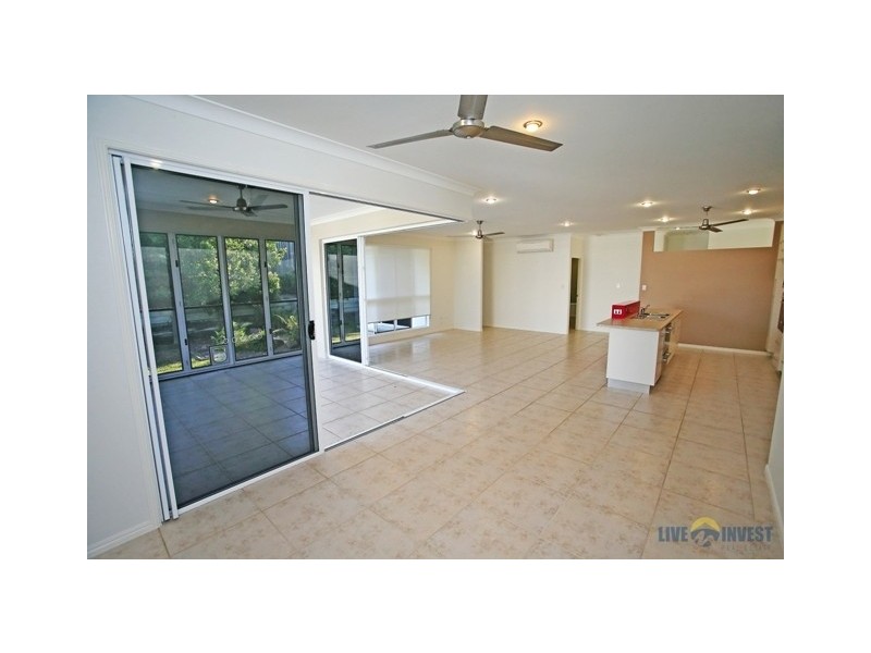 17 Hillock Crescent, Bushland Beach QLD 4818