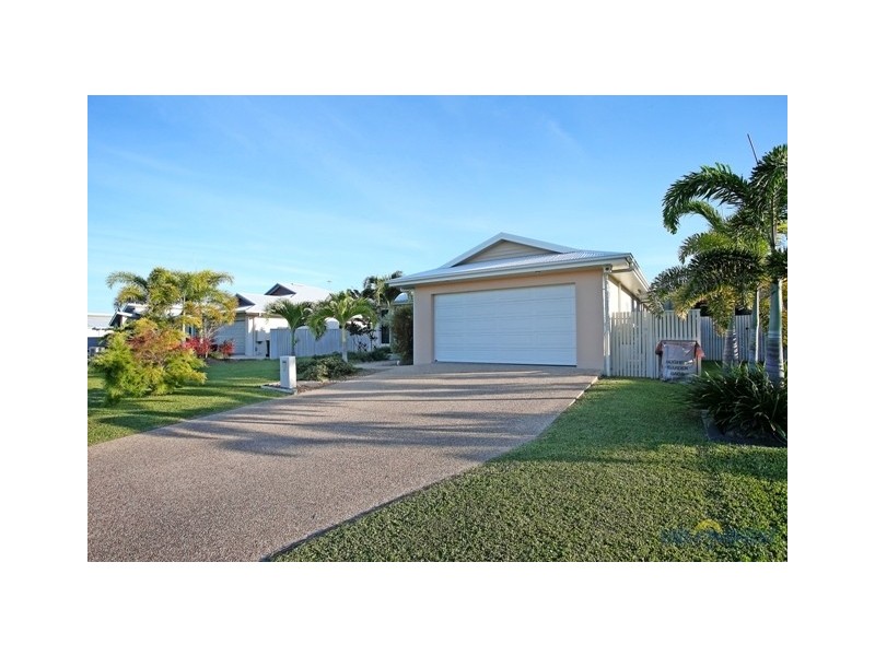 17 Hillock Crescent, Bushland Beach QLD 4818