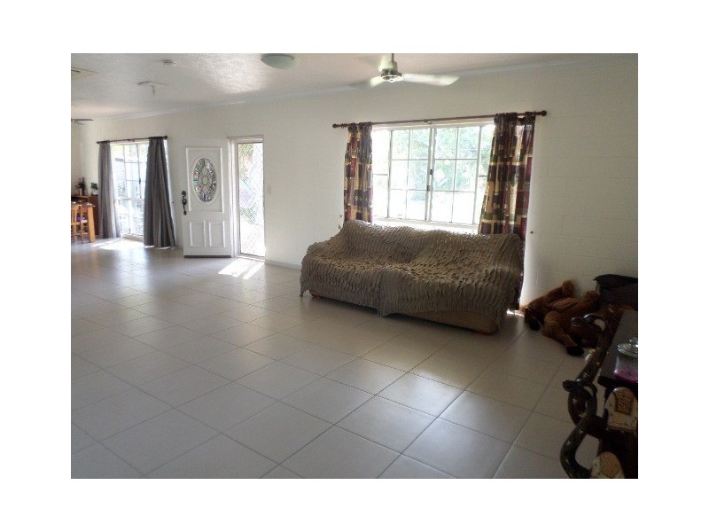 2 Weir Court, Bushland Beach QLD 4818