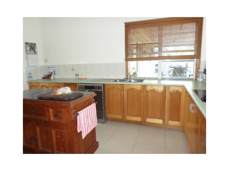 2 Weir Court, Bushland Beach QLD 4818