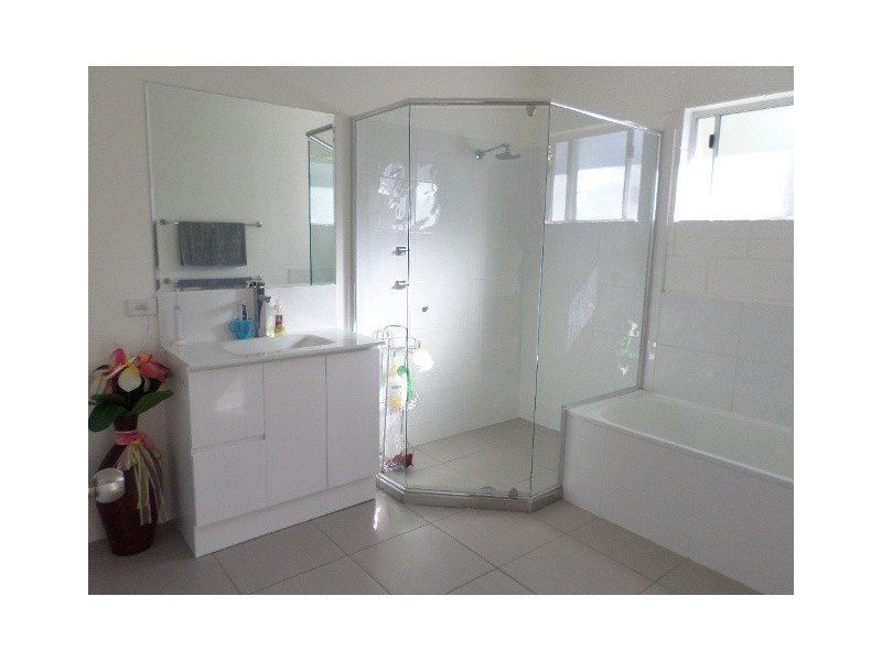 2 Weir Court, Bushland Beach QLD 4818