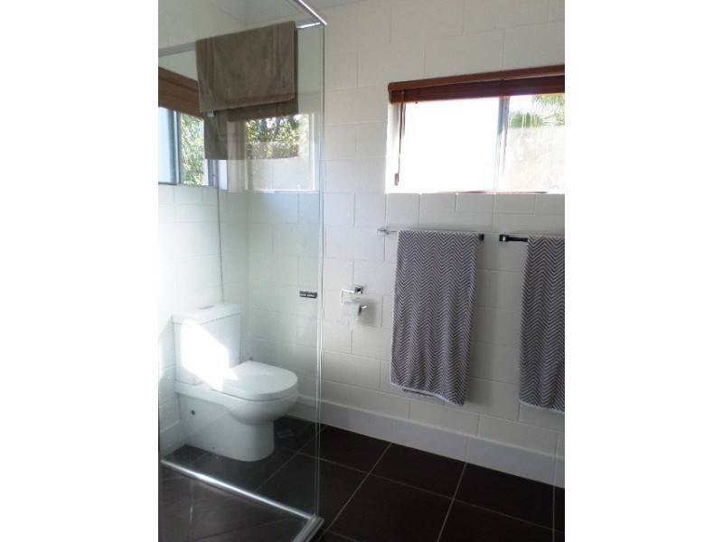 2 Weir Court, Bushland Beach QLD 4818