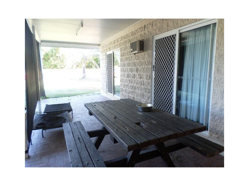 2 Weir Court, Bushland Beach QLD 4818