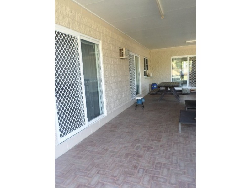 2 Weir Court, Bushland Beach QLD 4818