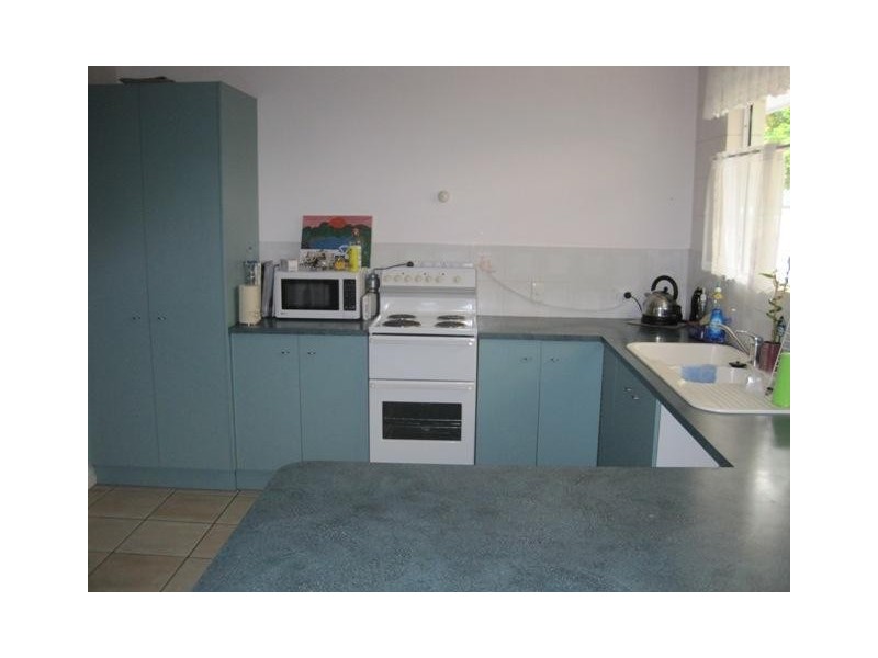 10 ROSEWOOD AVENUE, Kelso QLD 4815