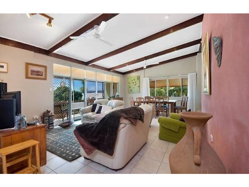 8 St James Drive, Belgian Gardens QLD 4810