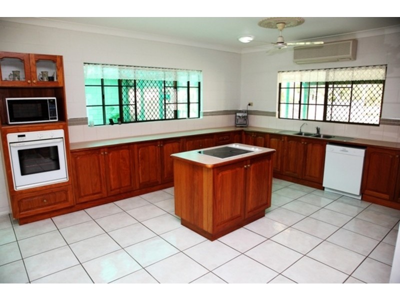 136 Toolakea Beach Road, Bluewater QLD 4818
