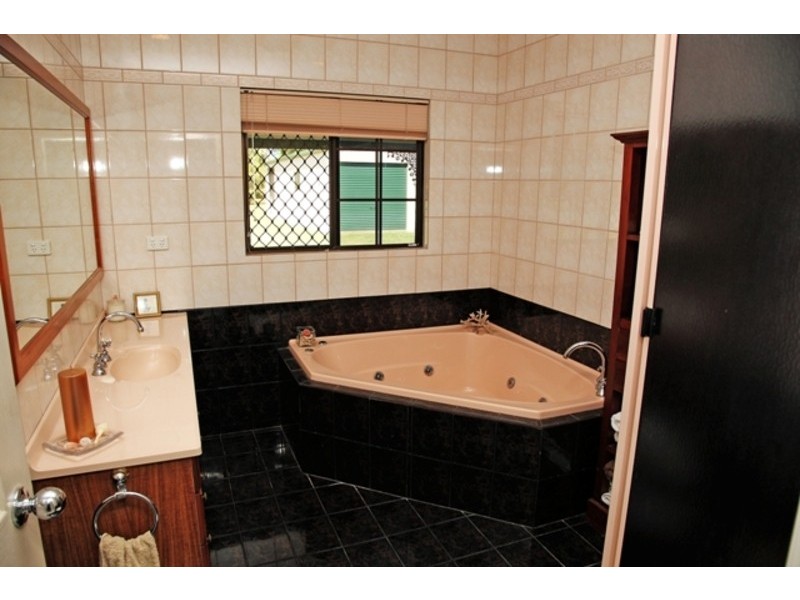 136 Toolakea Beach Road, Bluewater QLD 4818