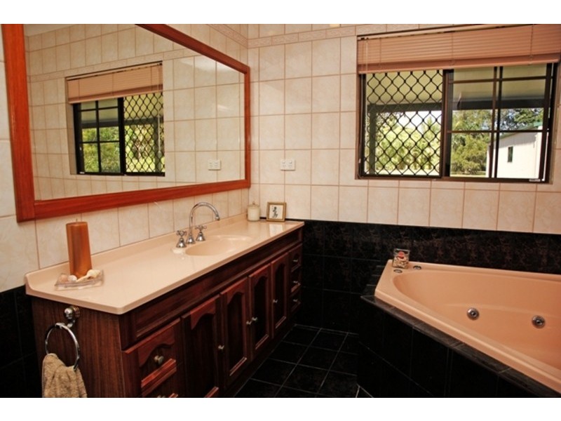 136 Toolakea Beach Road, Bluewater QLD 4818