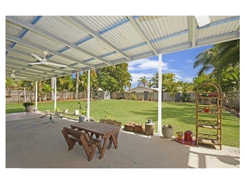 14 Mendi Drive, Bushland Beach QLD 4818