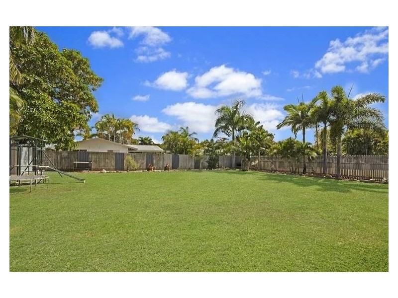 14 Mendi Drive, Bushland Beach QLD 4818