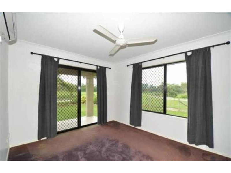 224 Valley Drive, Oak Valley QLD 4811