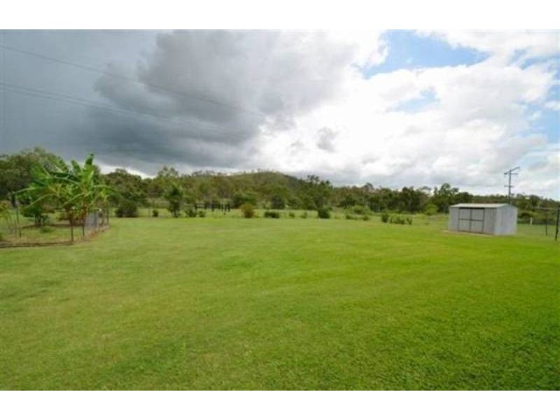 224 Valley Drive, Oak Valley QLD 4811
