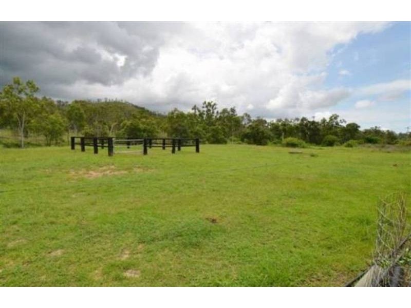 224 Valley Drive, Oak Valley QLD 4811