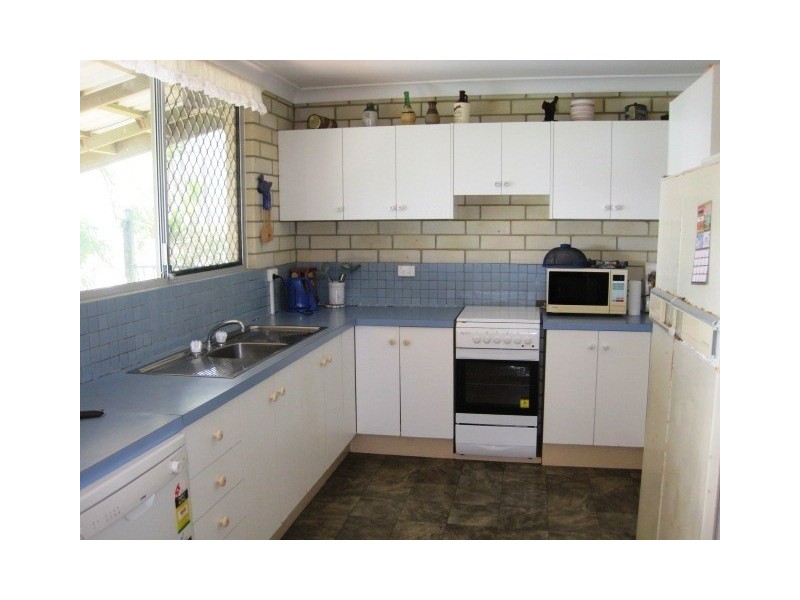 73 Cay Street, Saunders Beach QLD 4818