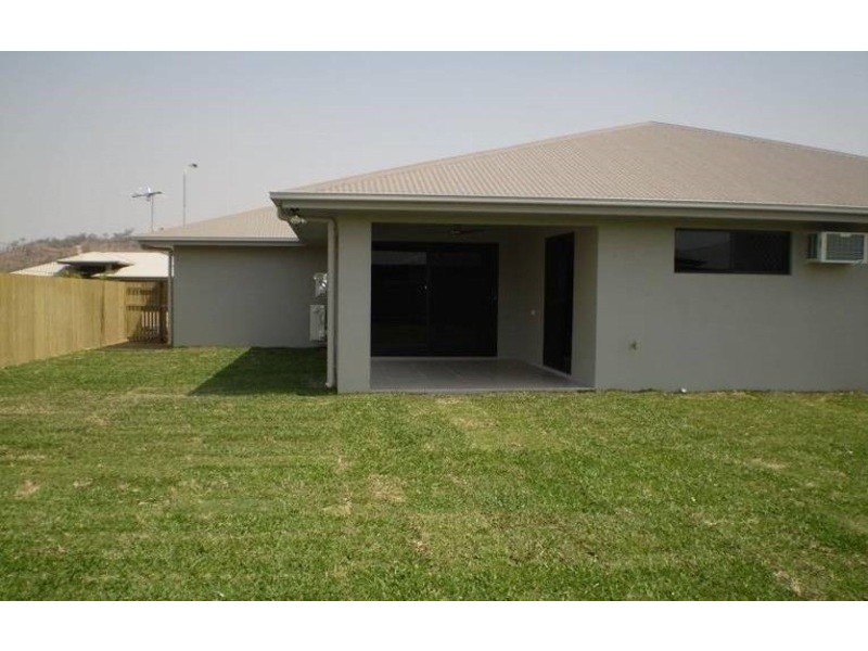 122 Daintree Drive, Bushland Beach QLD 4818