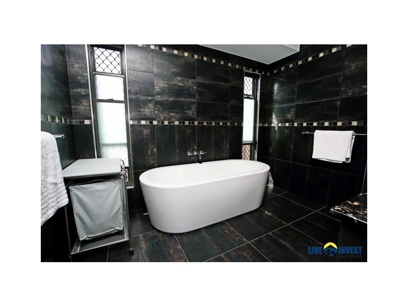 11 Beach Oak Drive, Mount Low QLD 4818