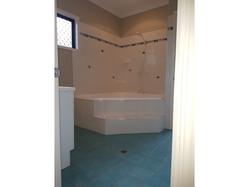 16 Columbia Way, Douglas QLD 4814