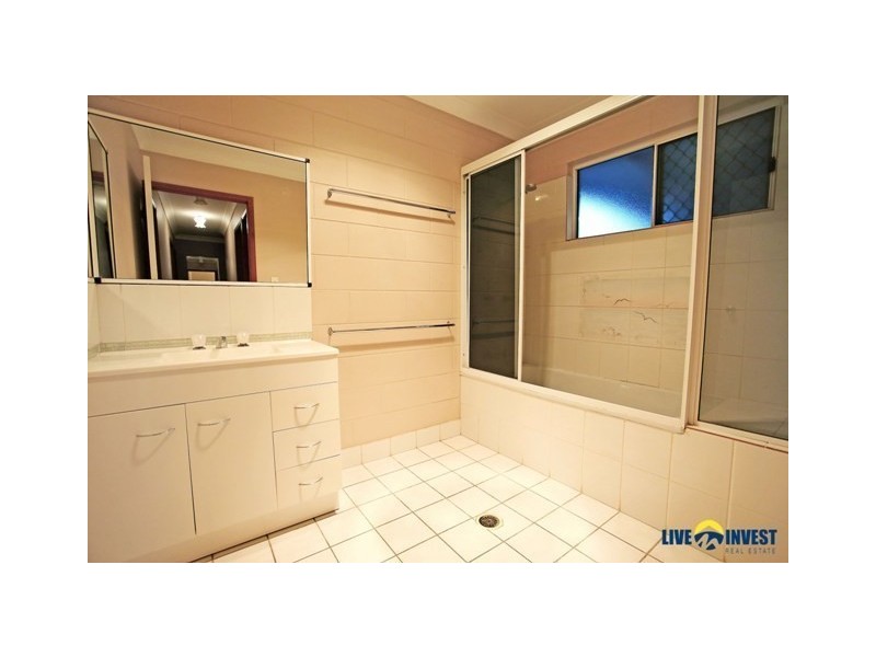 32 Leila Avenue, Rasmussen QLD 4815