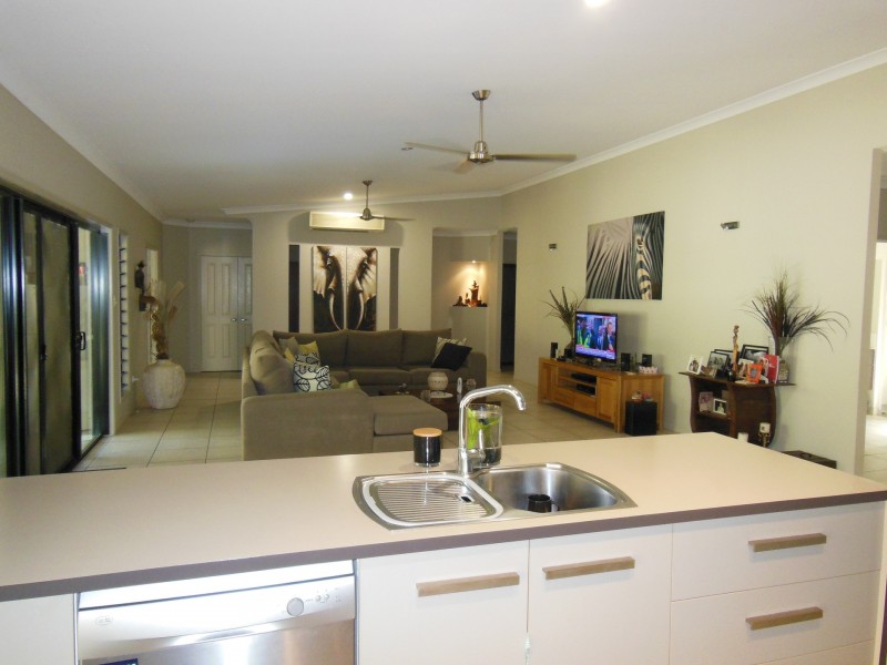 70 St Albans Road, Mount Louisa QLD 4814