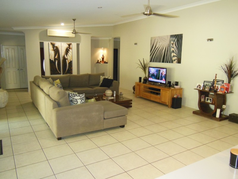 70 St Albans Road, Mount Louisa QLD 4814