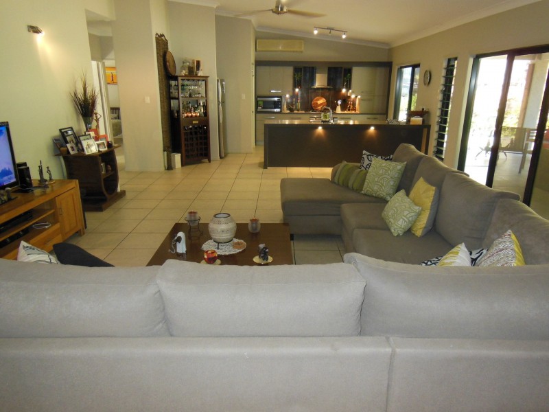 70 St Albans Road, Mount Louisa QLD 4814