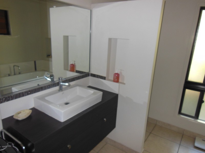 70 St Albans Road, Mount Louisa QLD 4814